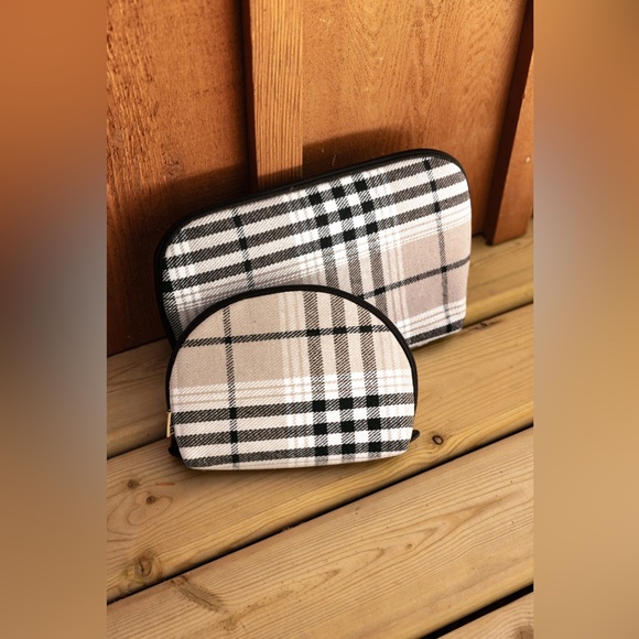 ✨Gone for Good✨ Beis - The Cosmetic Pouch Set in Plaid - Picture 3 of 6